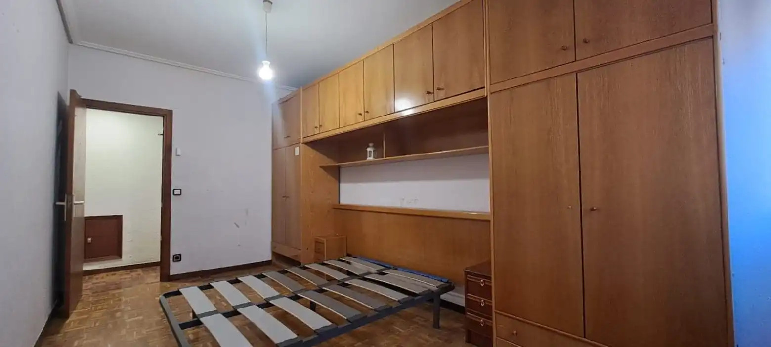 Dormitori de Pis en venda en Vitoria - Gasteiz amb Calefacció, Terrassa i Traster