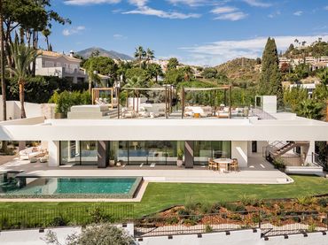 Casa con piscina en venta en Nueva Andalucía