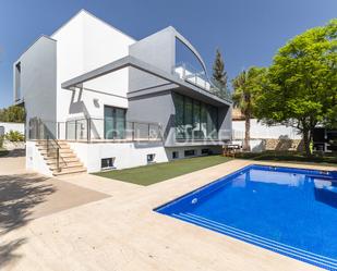 Vista exterior de Casa o xalet de lloguer en Godella amb Aire condicionat, Terrassa i Piscina