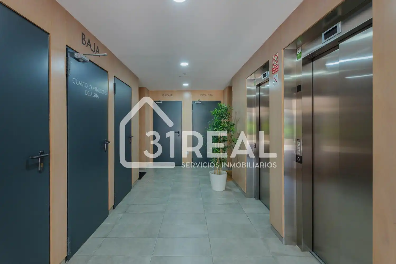 Wohnung zum Verkauf in Madrid mit Heizung, Privatgarten und Gemeinschaftspool