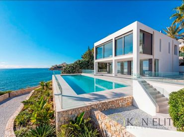 Casa amb piscina en venda a Avenida America