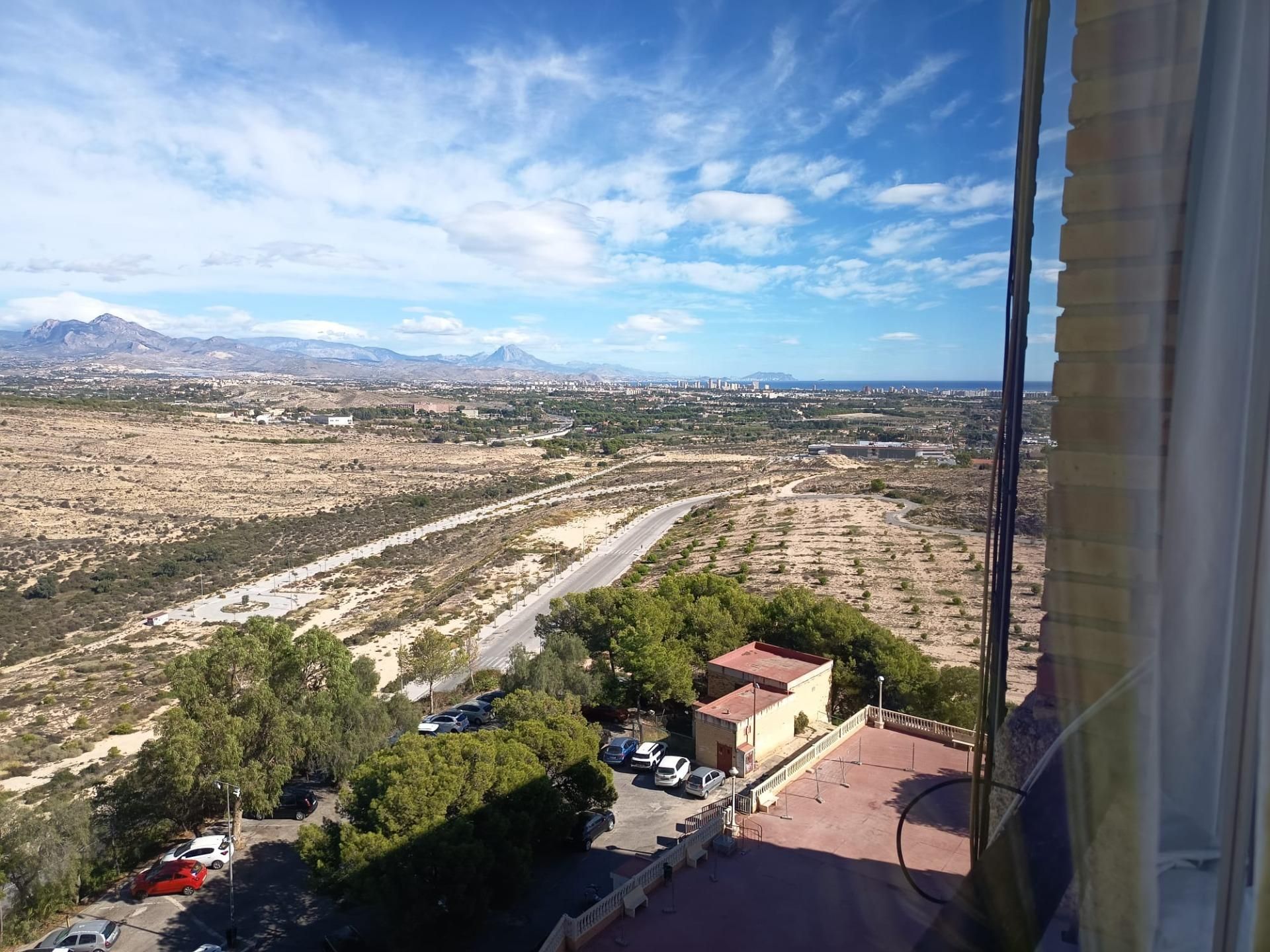 Vista exterior de Pis en venda en Alicante / Alacant amb Jardí privat, Terrassa i Balcó