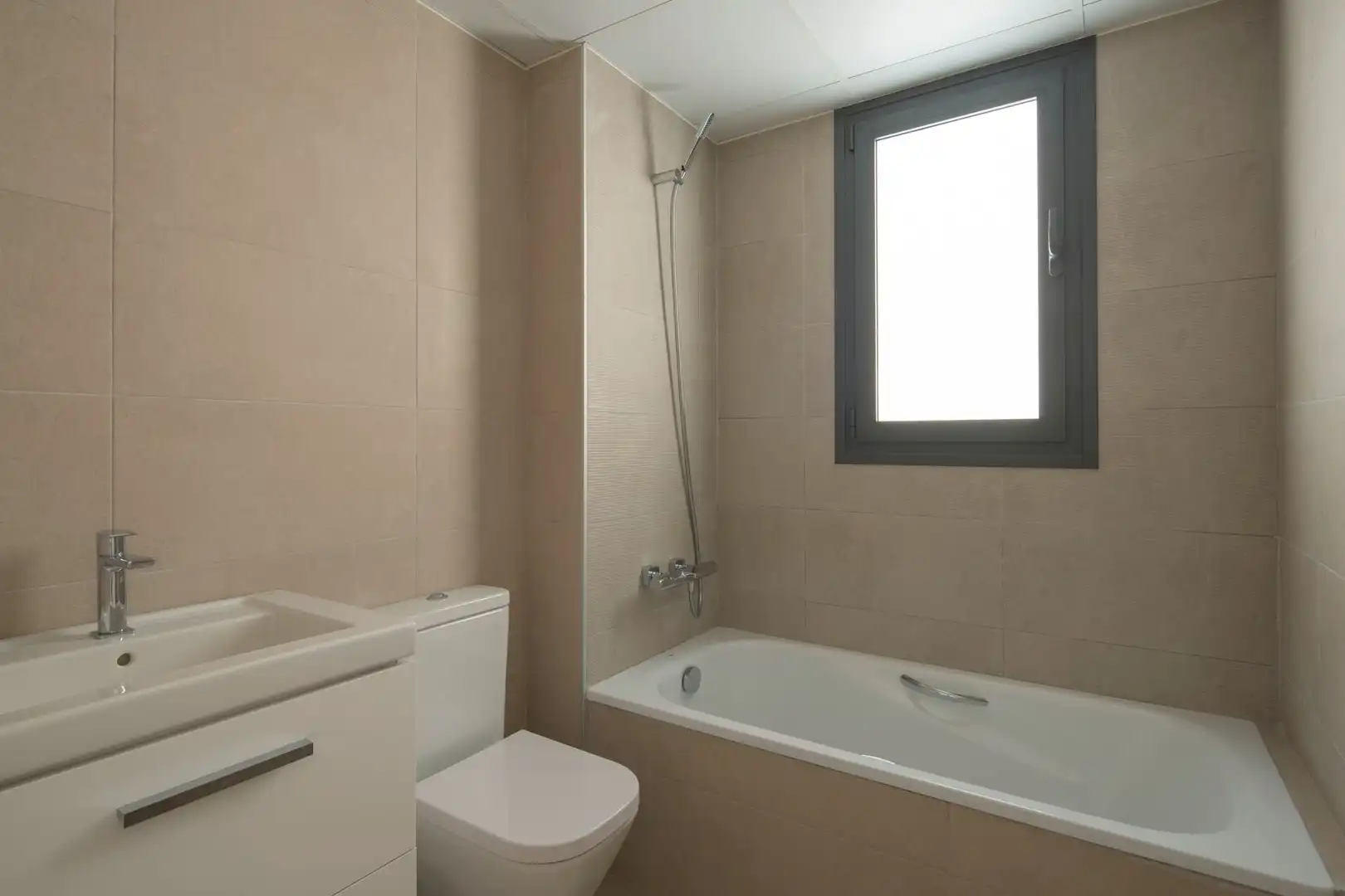 Bathroom of Flat for sale in Málaga  with Parquet flooring, Terrace and Storage room
