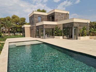 Detached house with pool for sale in La Granadella  - Costa Nova
