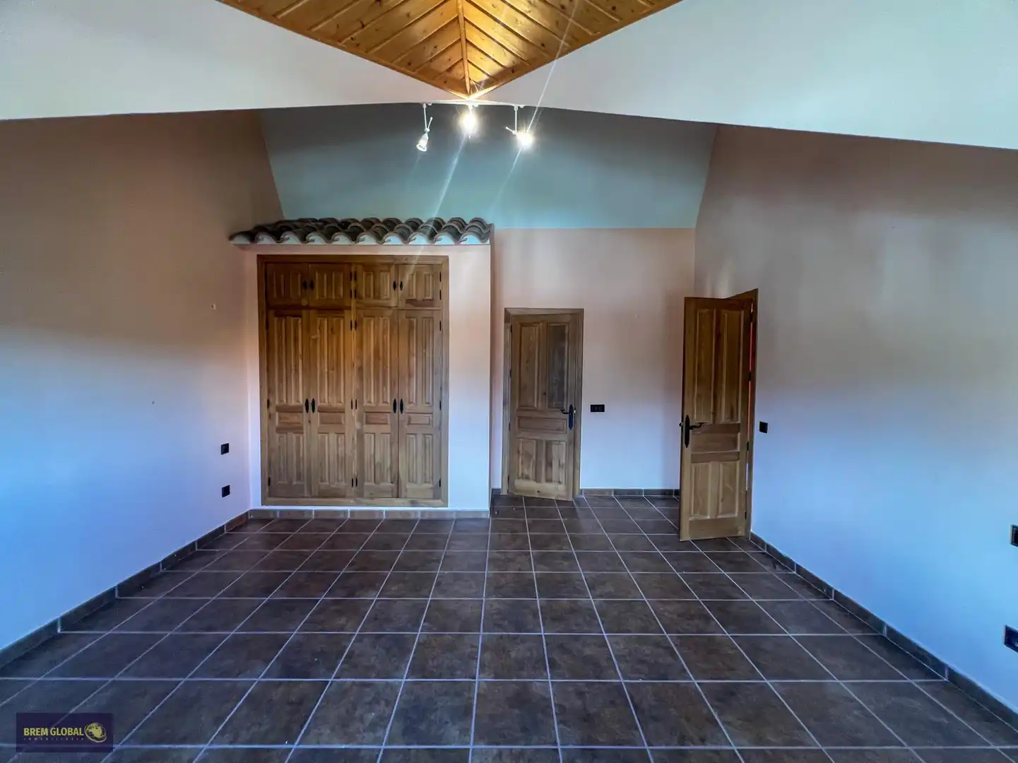 Houses for sale in Navalafuente  with Heating, Private garden and Storage room