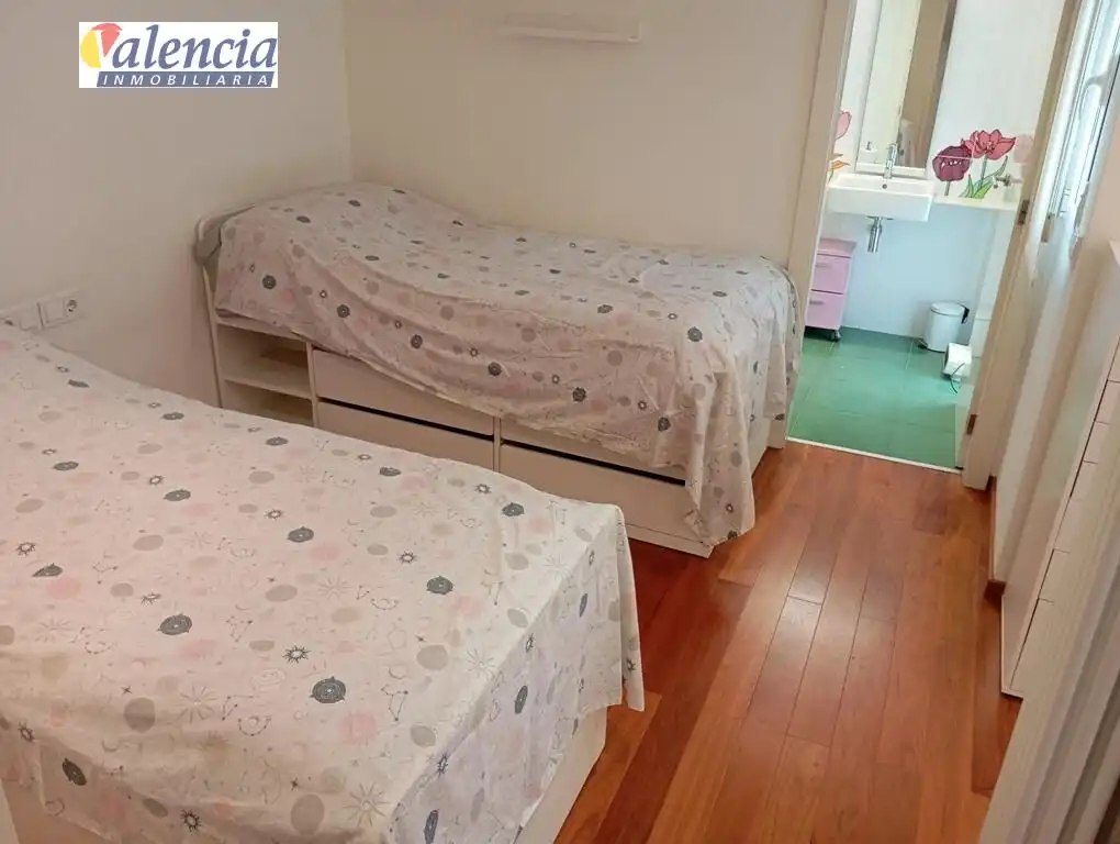 Dormitori de Casa adosada en venda en Bétera amb Jardí privat, Terrassa i Balcó