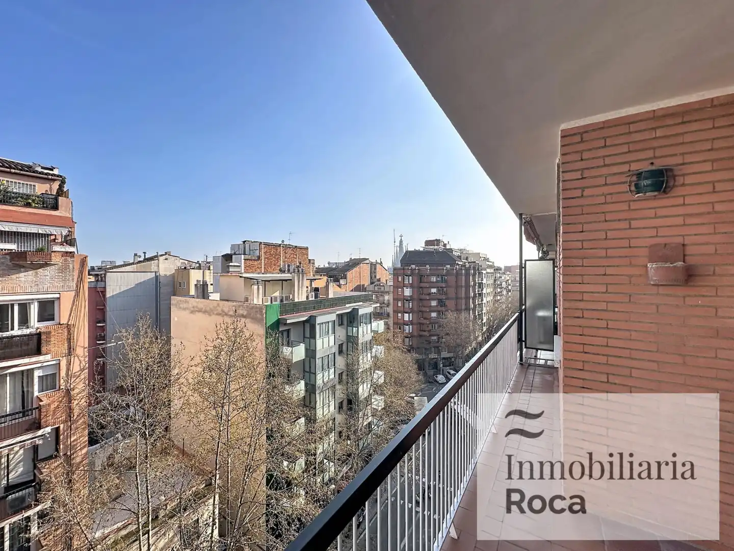 Vista exterior de Apartament en venda en Barcelona amb Balcó