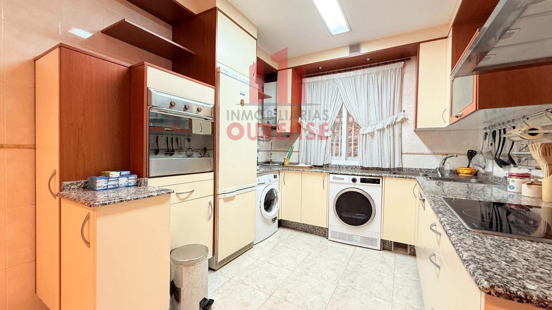 Kitchen of Flat for sale in Ourense Capital   with Heating and Balcony