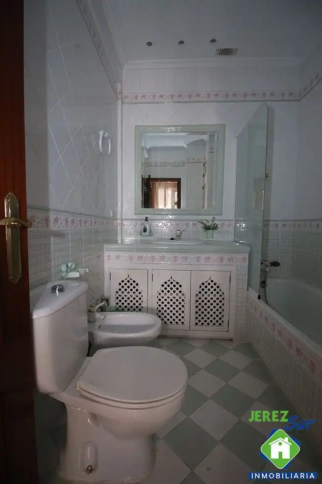 Baño de Casa adosada en venta en Jerez de la Frontera con Aire acondicionado, Calefacción y Terraza