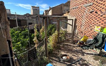 Jardí de Casa o xalet en venda en Dosbarrios