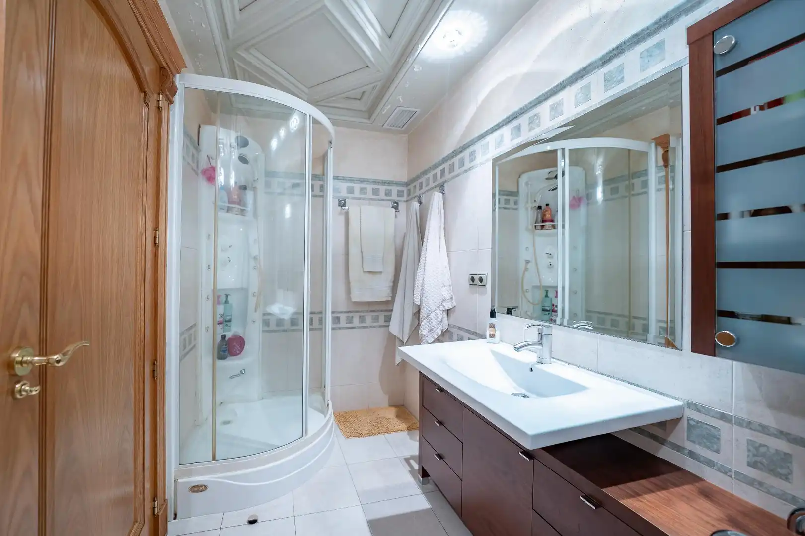 Badezimmer von Einfamilien-Reihenhaus zum Verkauf in Novelda mit Heizung, Terrasse und Balkon