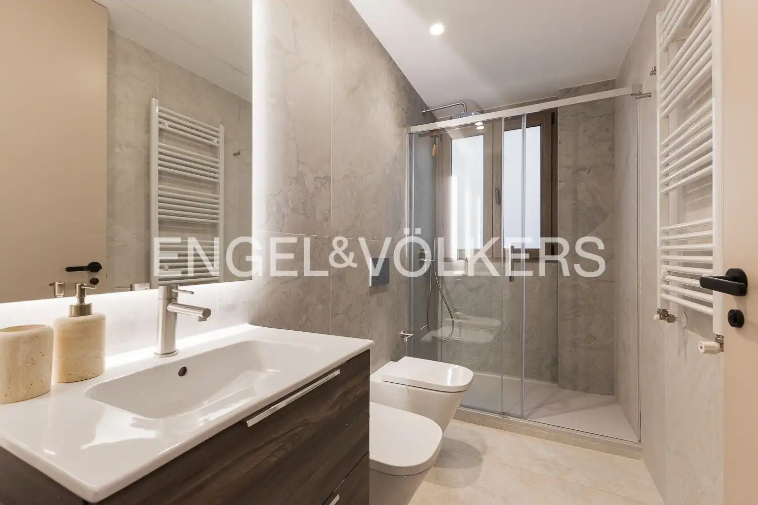 Badezimmer von Wohnung zum Verkauf in Valencia mit Klimaanlage, Heizung und Terrasse