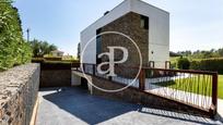 Exterior view of House or chalet for sale in Cerdanyola del Vallès  with Air Conditioner, Terrace and Swimming Pool