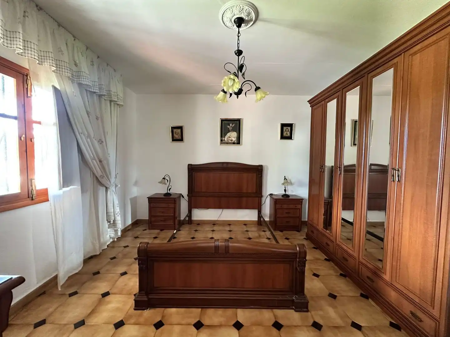 Dormitori de Casa o xalet en venda en Vélez-Málaga amb Aire condicionat, Jardí privat i Traster