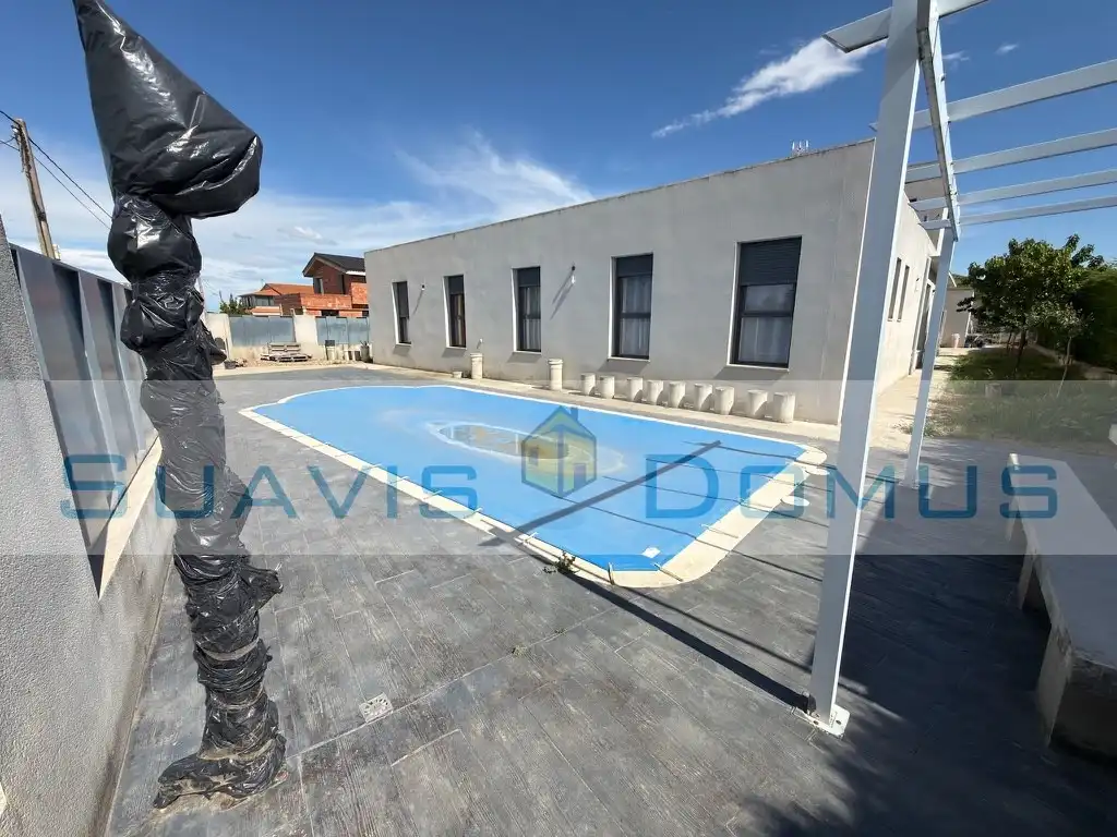 Piscina de Casa o xalet en venda en Roales amb Calefacció, Terrassa i Piscina