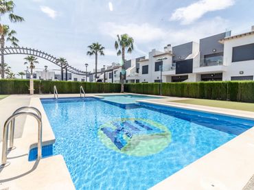 Casa con piscina en venta en Pilar de la Horadada ciudad