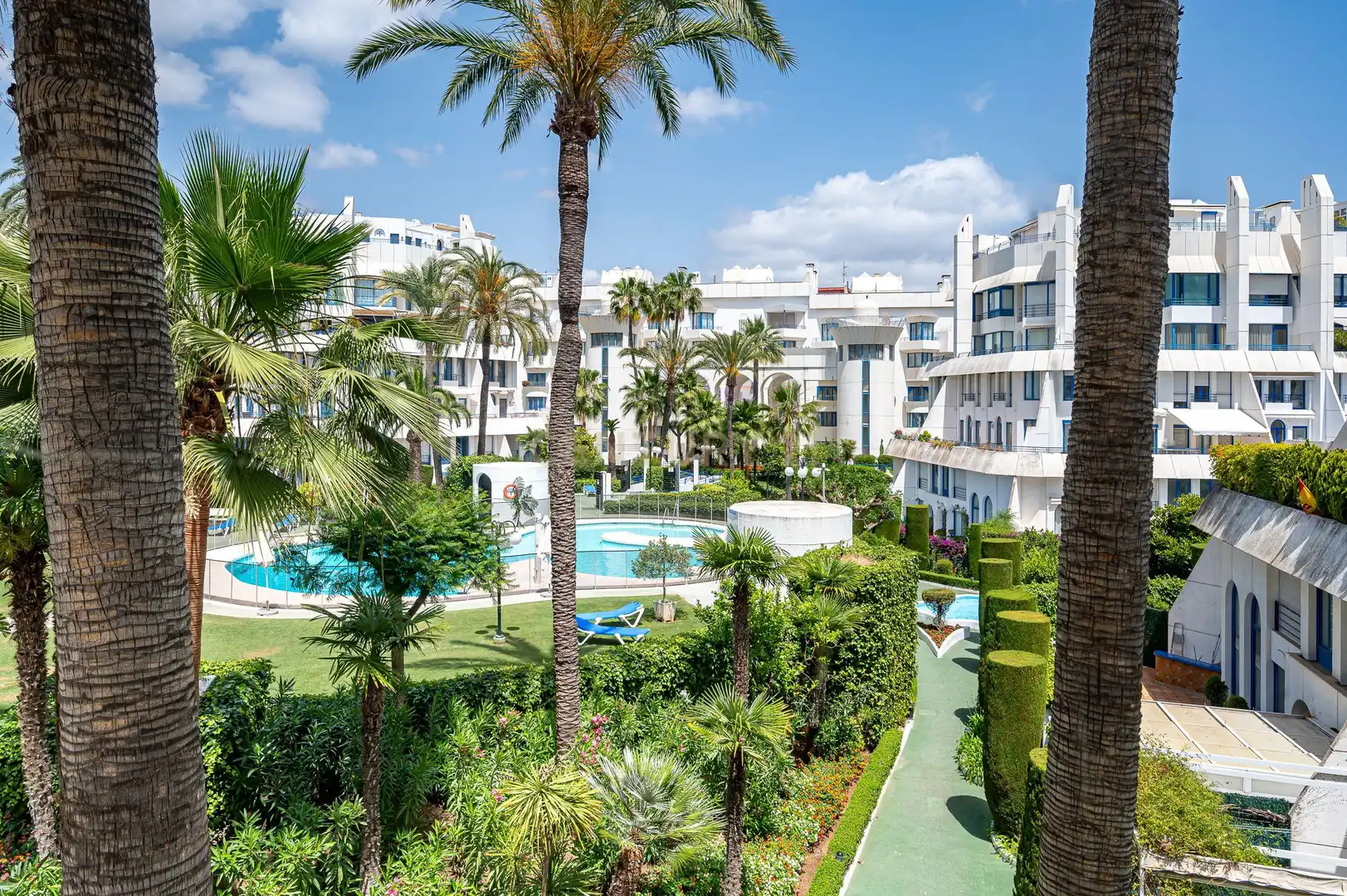Vista exterior de Dúplex en venta en Marbella con Aire acondicionado, Jardín privado y Trastero