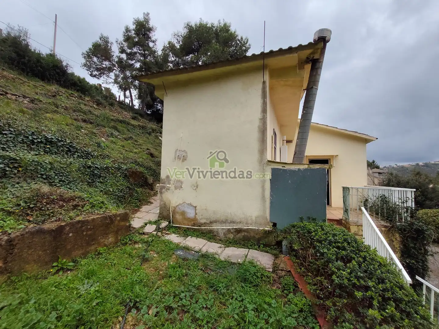 Vista exterior de Casa o xalet en venda en Vallirana amb Calefacció, Jardí privat i Terrassa