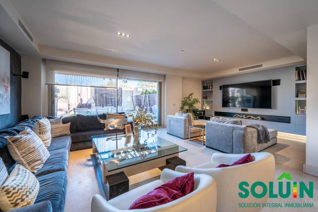 Casa adosada en Venta en La Finca