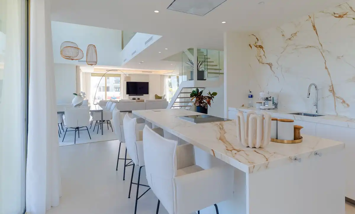 Esszimmer von Dachboden zum Verkauf in Marbella mit Klimaanlage, Terrasse und Abstellraum