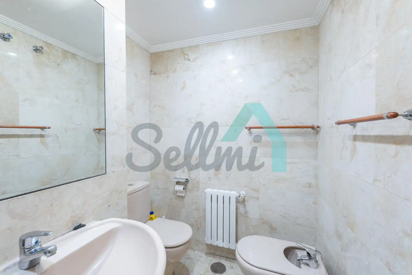 Bathroom of Flat for rent in Oviedo   with Heating, Parquet flooring and Furnished