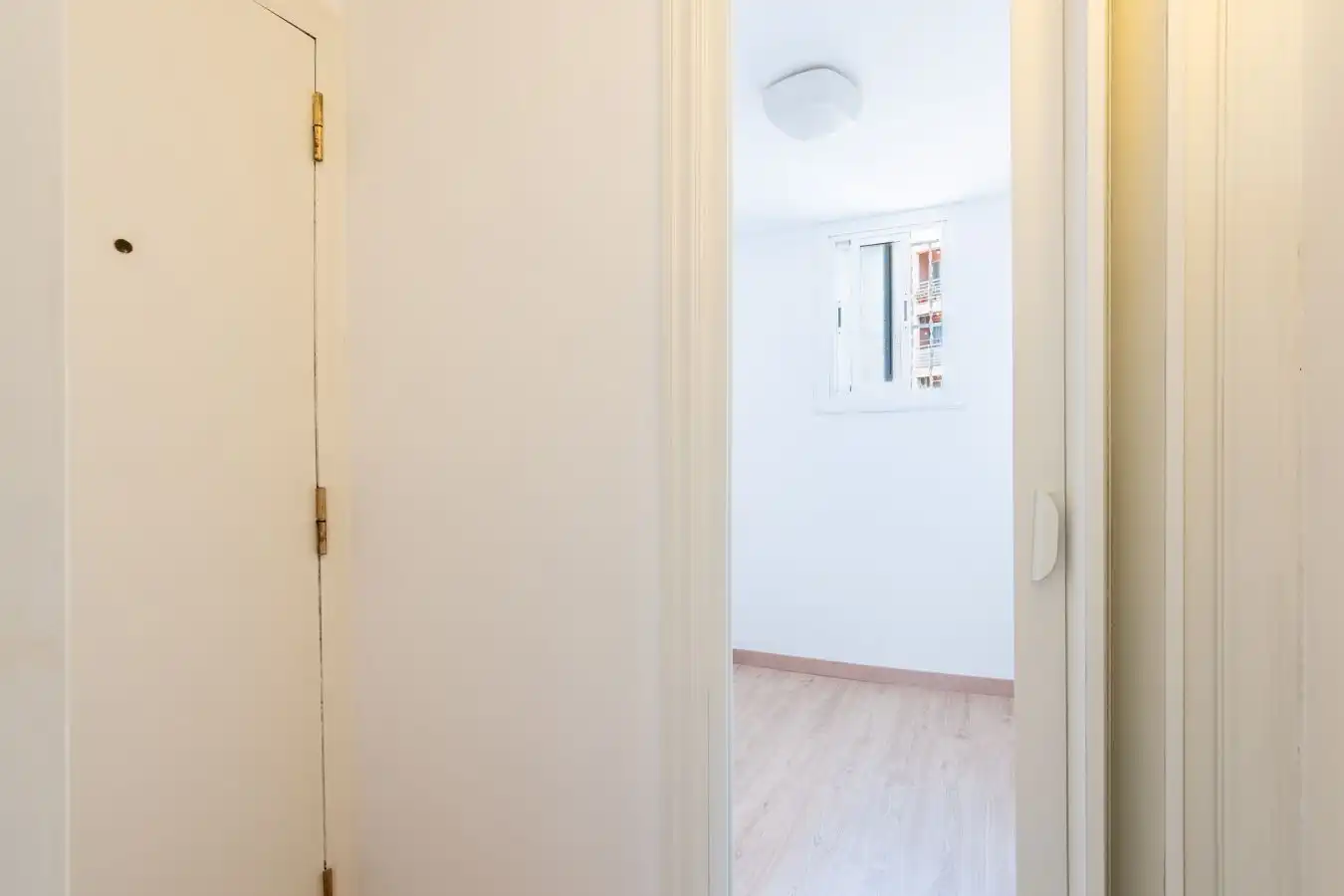 Flat for sale in Barcelona  with Air Conditioner and Heating