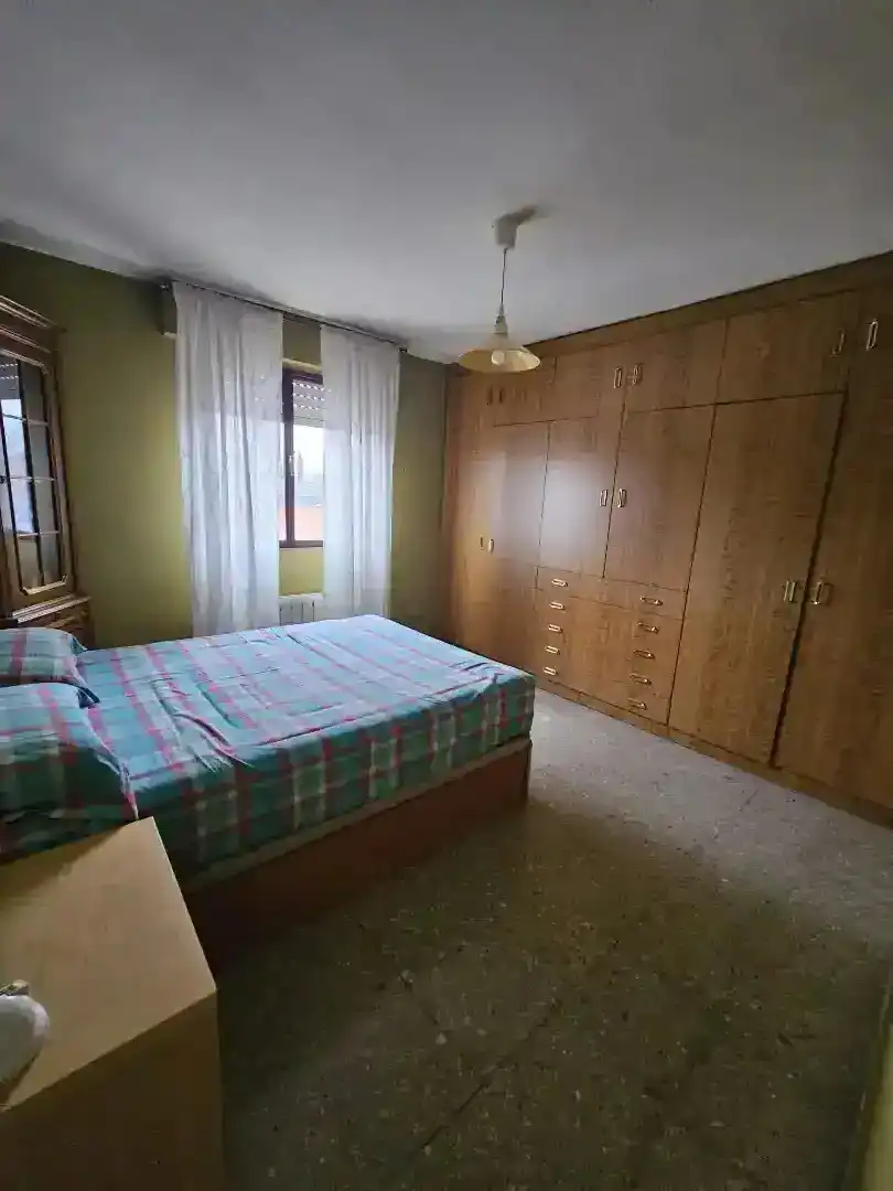 Dormitori de Pis en venda en Madrid amb Calefacció, Terrassa i Moblat