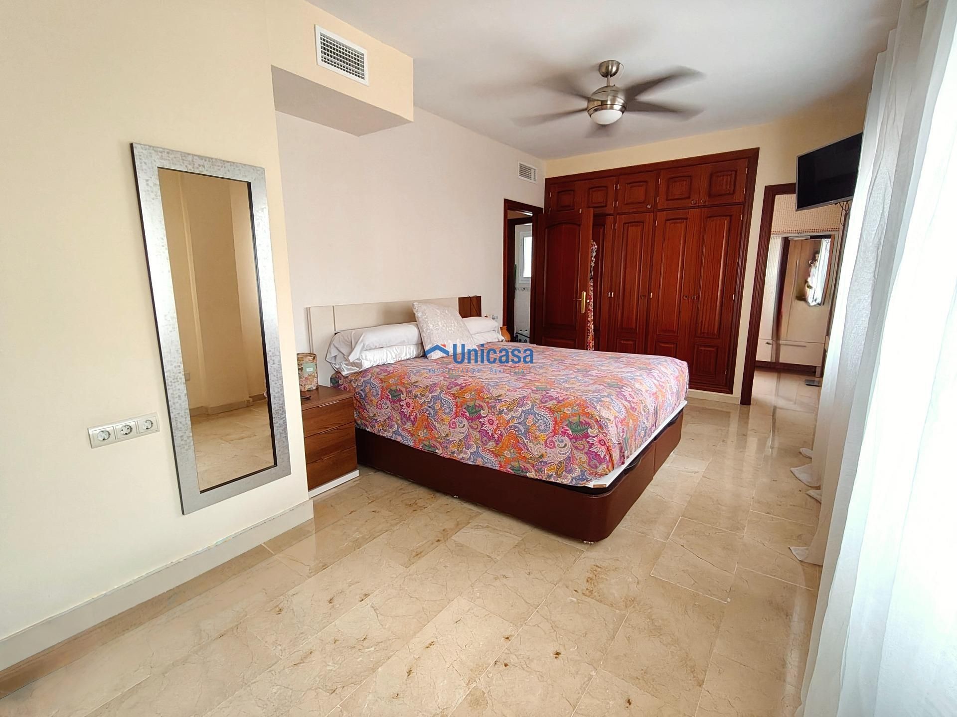 Single-family semi-detached for sale in Calle IRLANDA, Distrito Zeta - Recinto Ferial Cortijo de Torres