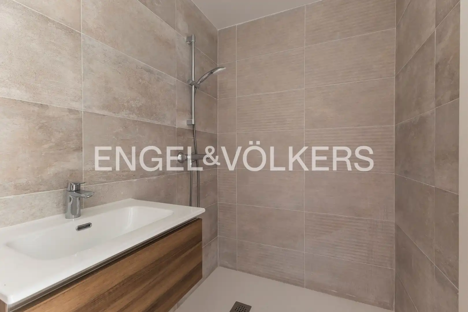 Bathroom of Flat for sale in Guadalajara  with Heating, Furnished and Balcony