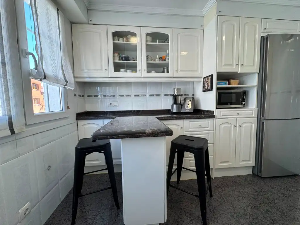 Cocina de Piso en venta en Gijón  con Calefacción, Parquet y Horno