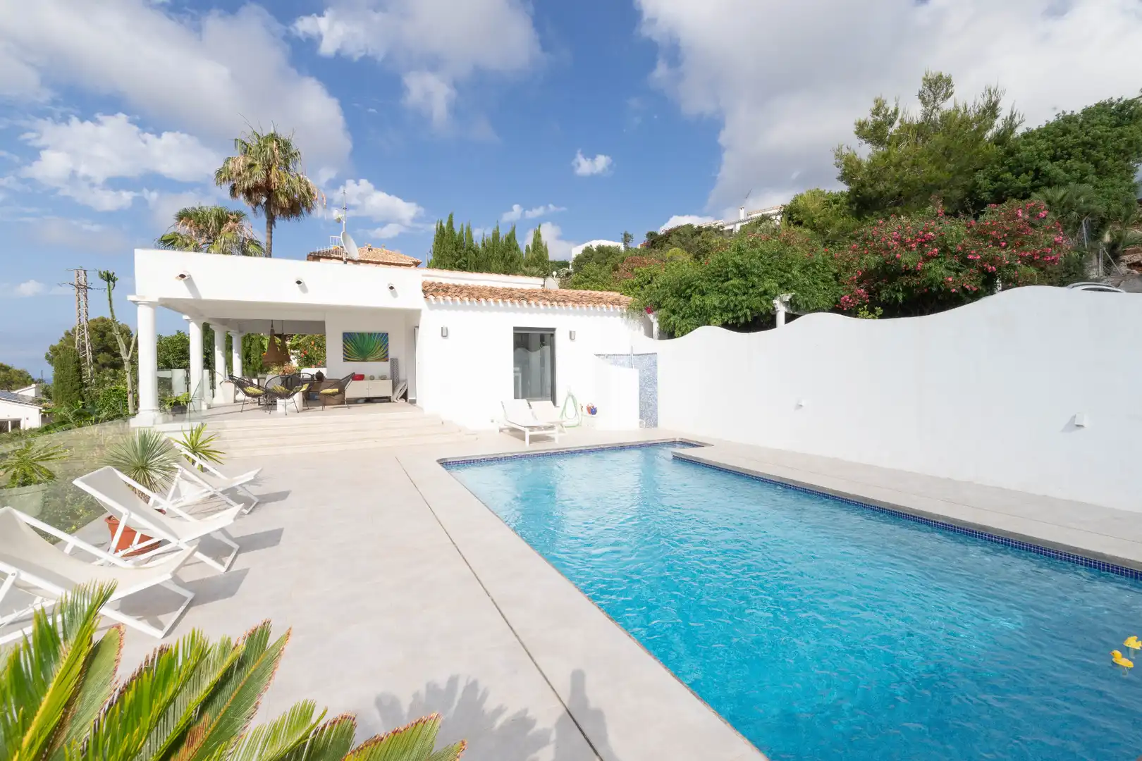 Vista exterior de Casa o xalet en venda en Dénia amb Aire condicionat, Calefacció i Jardí privat