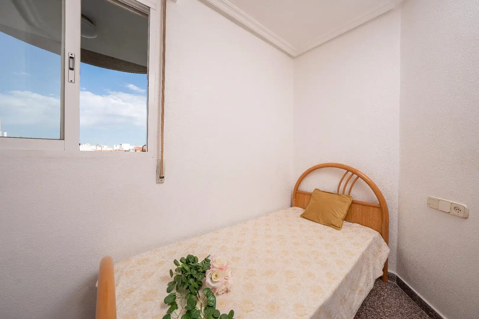 Habitación de Piso en venta en Elche / Elx con Aire acondicionado, Terraza y Balcón