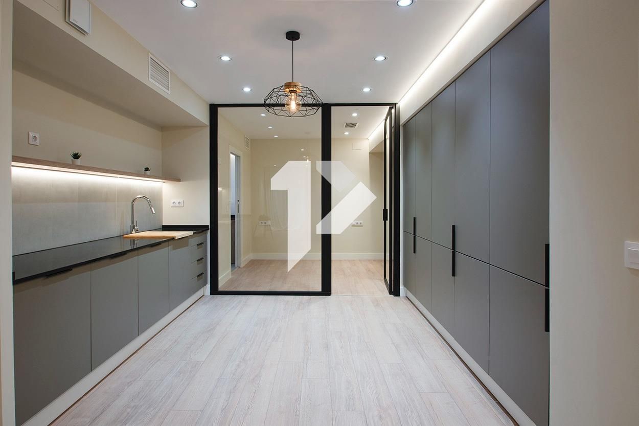 Küche von Wohnung zum Verkauf in  Barcelona Capital mit Klimaanlage, Parkett und Alarm