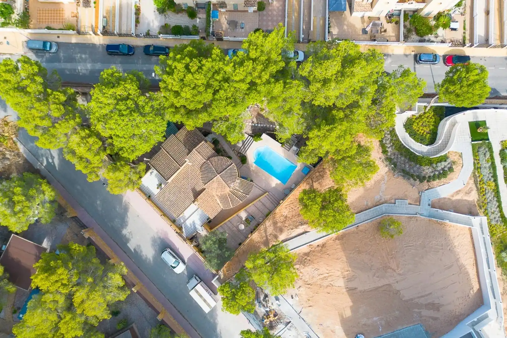 Vista exterior de Casa o xalet en venda en Orihuela amb Aire condicionat, Jardí privat i Terrassa