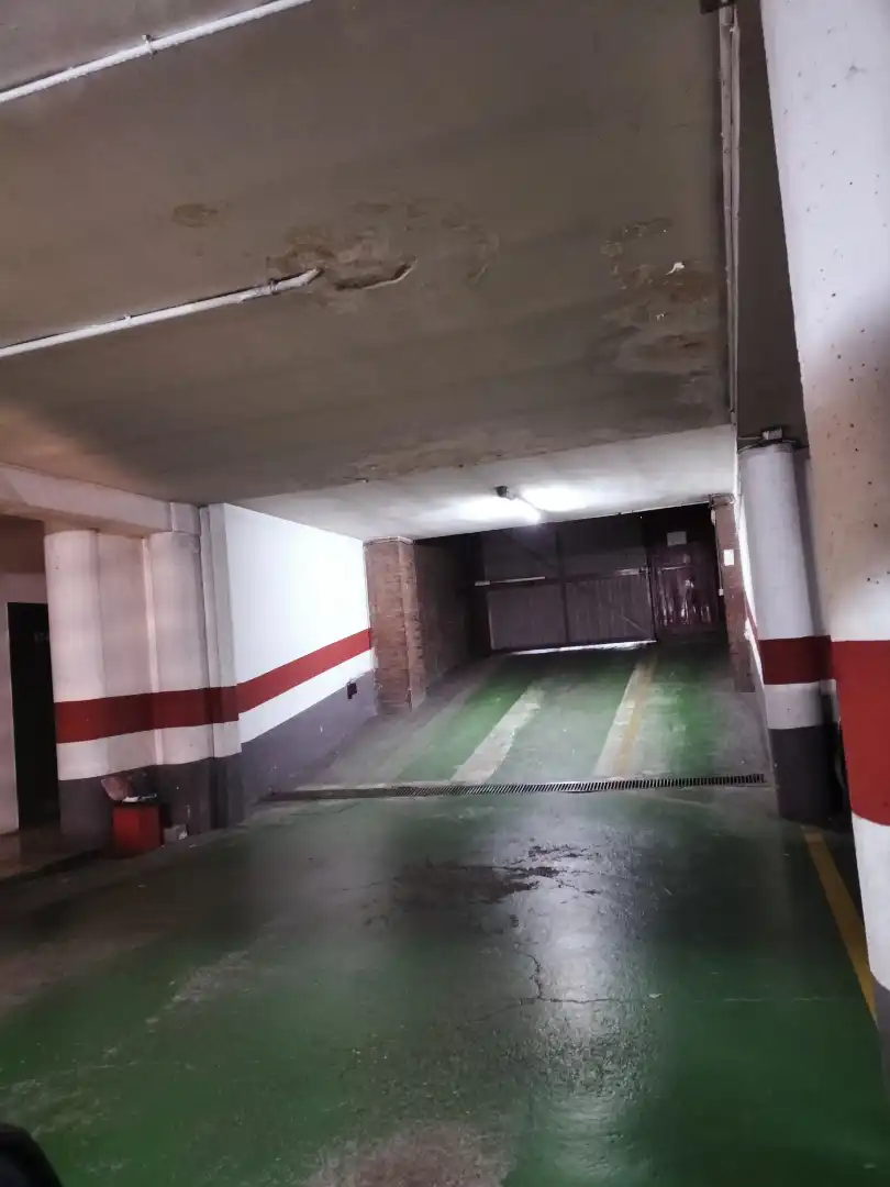 Parkplatz von Garage zur Miete in Zaragoza