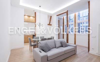 Sala d'estar de Apartament en venda en  Madrid Capital amb Aire condicionat, Calefacció i Moblat