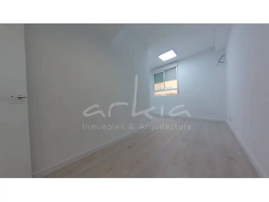 Habitación de Oficina en venta en Valencia