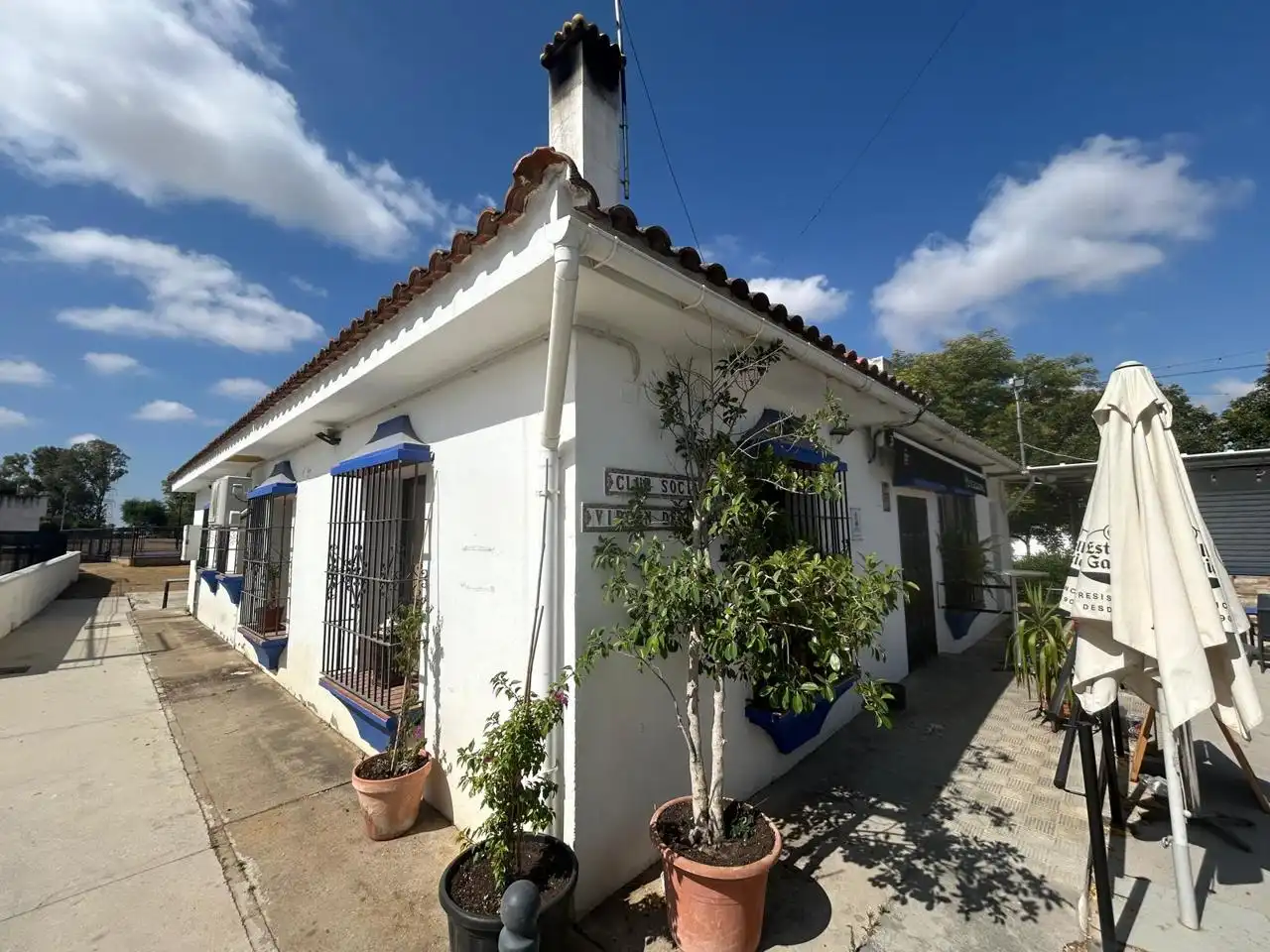 Vista exterior de Casa o chalet en venta en Alcalá de Guadaira con Aire acondicionado, Jardín privado y Terraza
