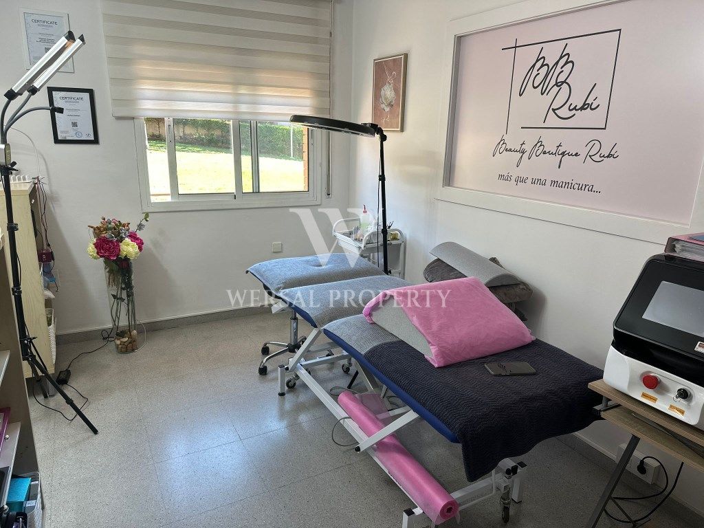 Local de alquiler en Avinguda de l'Estatut, 20, La Serreta