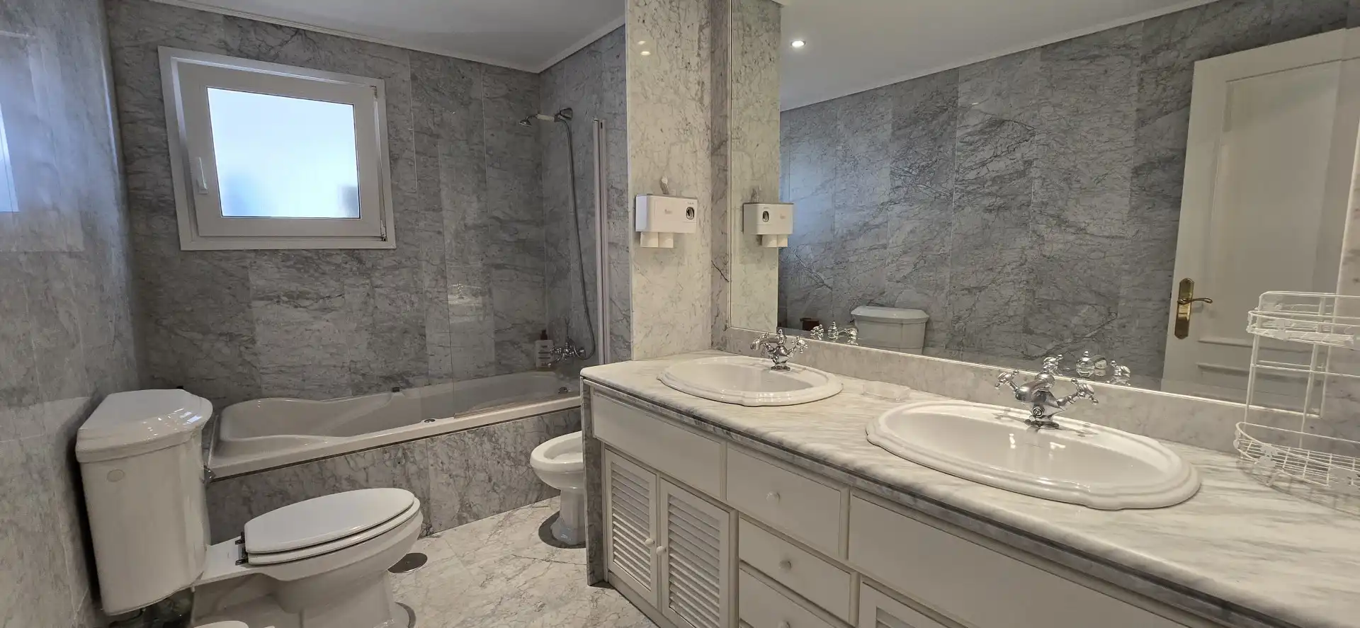 Baño de Apartamento en venta en Torremolinos con Aire acondicionado, Calefacción y Terraza
