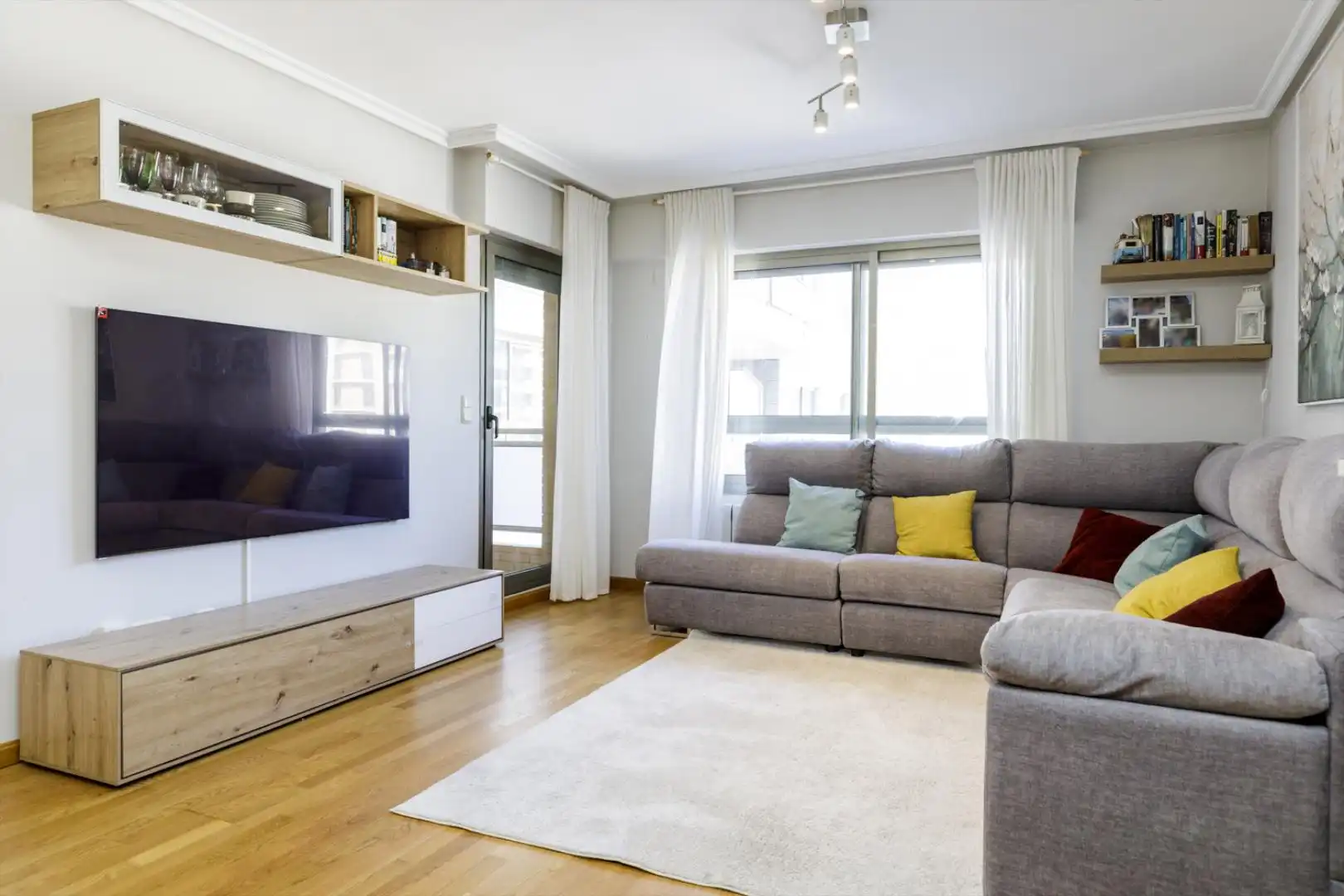 Living room of Flat for sale in Zaragoza  with Terrace, Storage room and Swimming Pool