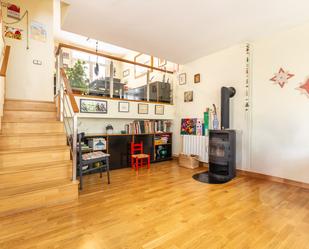 Living room of Single-family semi-detached for sale in Sant Cugat del Vallès  with Terrace, Swimming Pool and Balcony