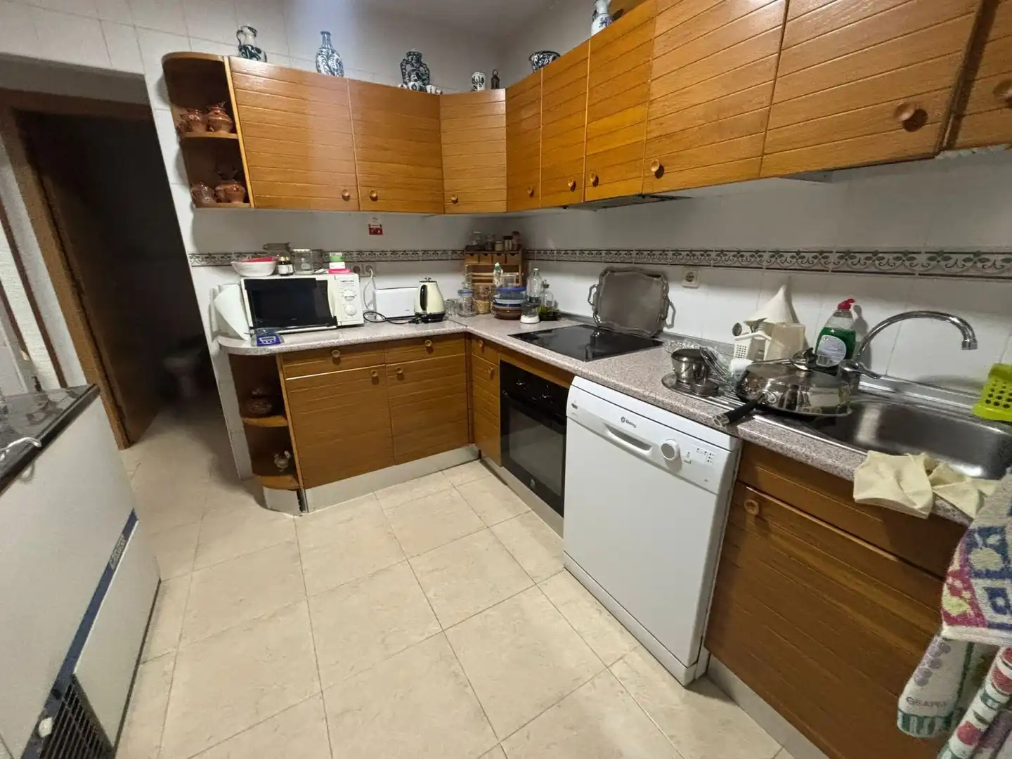 Cuina de Casa o xalet en venda en Jaén amb Aire condicionat, Calefacció i Jardí privat