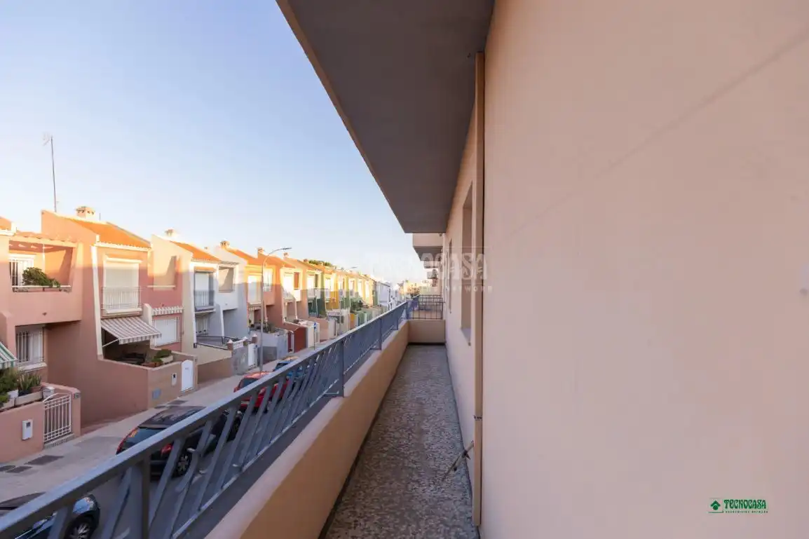 Vista exterior de Piso en venta en Almería con Aire acondicionado
