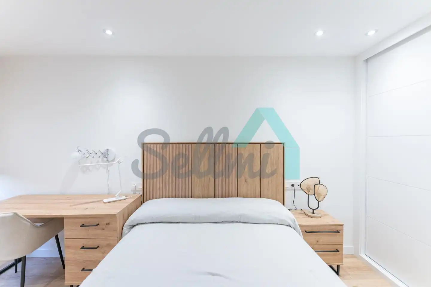 Habitación de Piso de alquiler en Oviedo  con Calefacción y Amueblado
