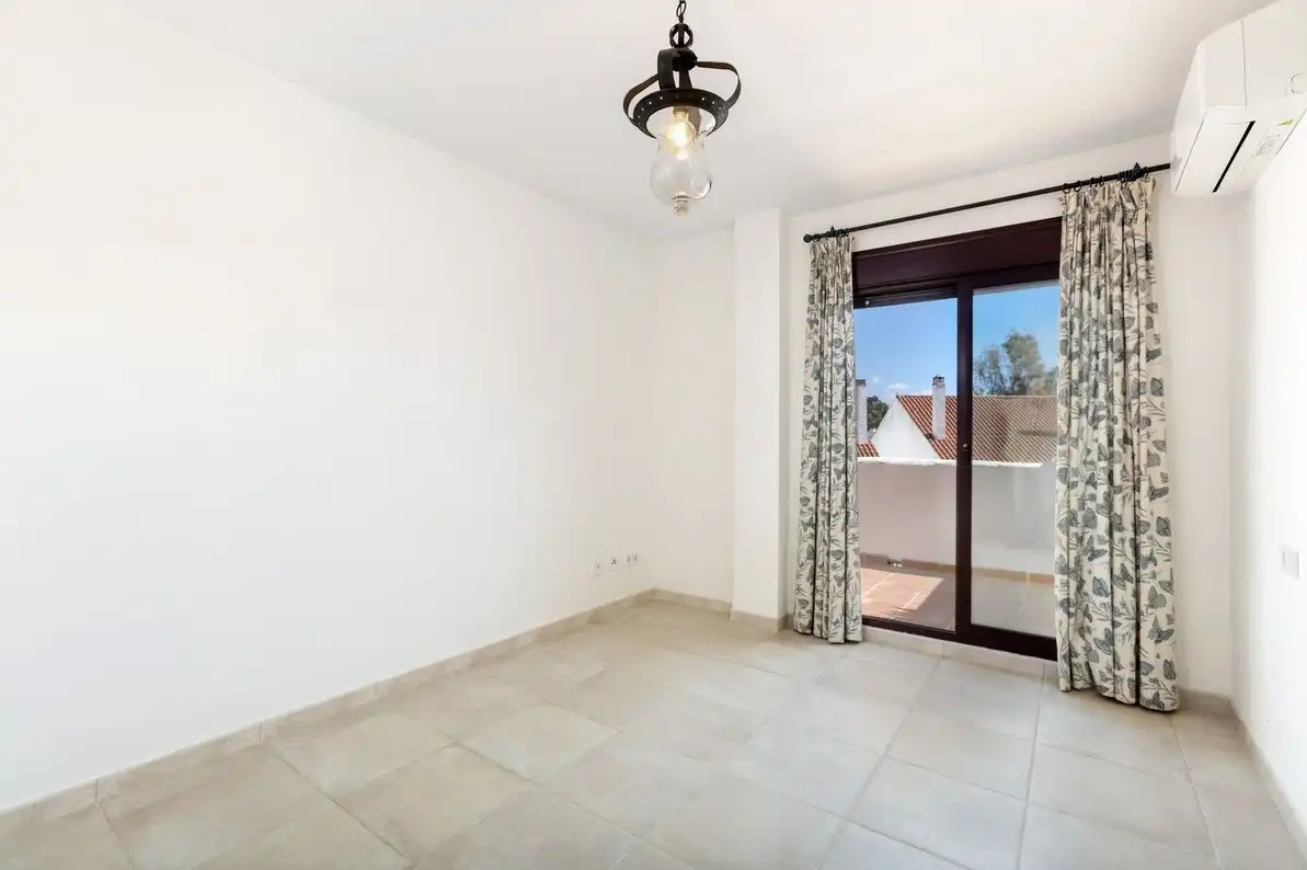 Habitación de Piso en venta en Marbella con Aire acondicionado, Jardín privado y Parquet