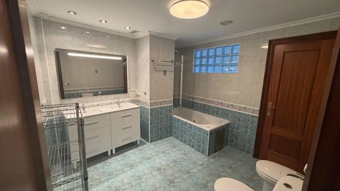 Baño de Casa adosada en venta en Salvatierra / Agurain con Calefacción y Jardín privado