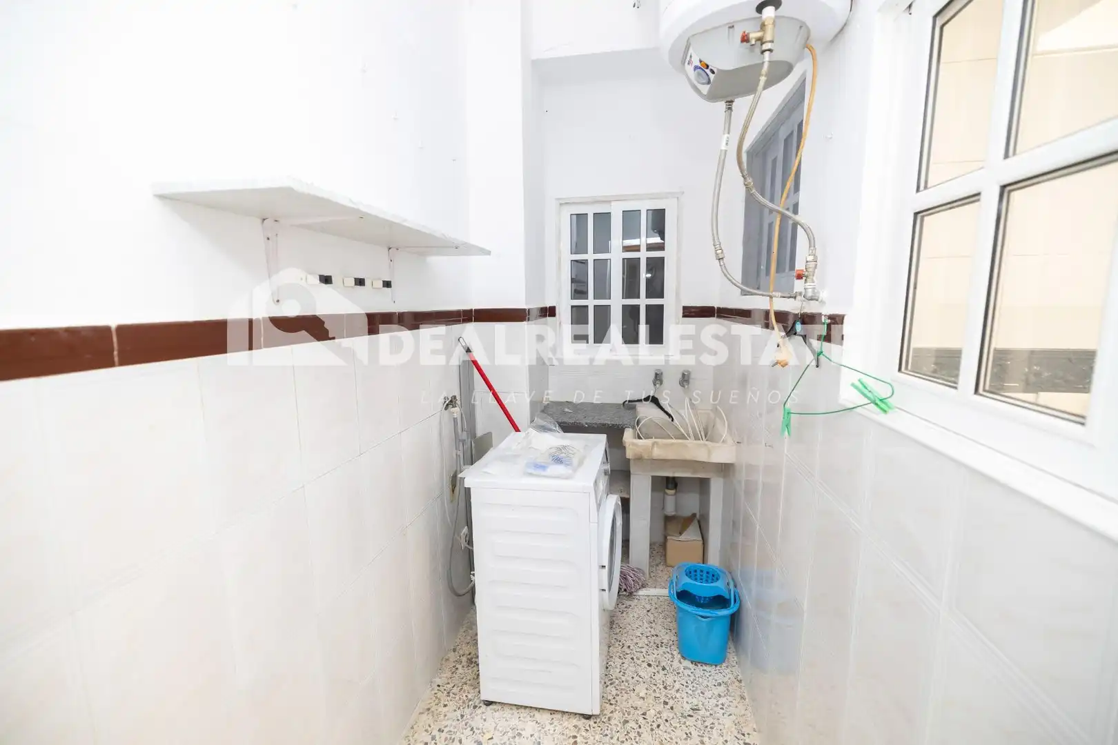 Cuina de Pis en venda en La Rinconada amb Aire condicionat, Terrassa i Balcó