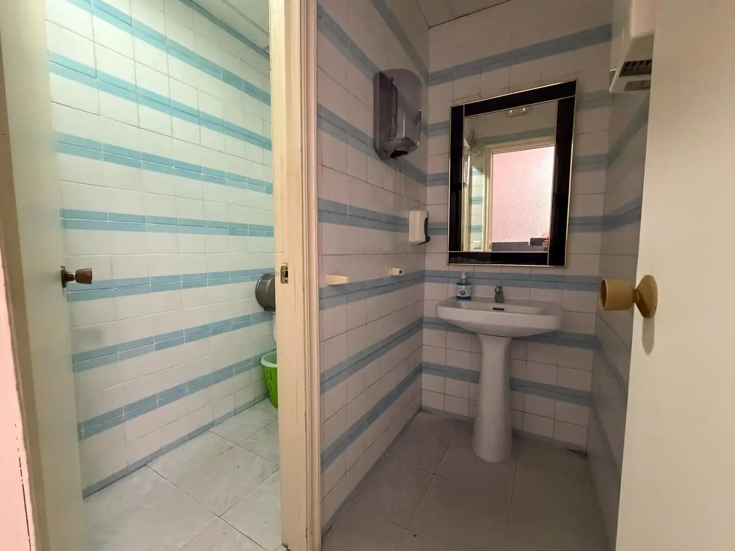 Baño de Local en venta en Valencia