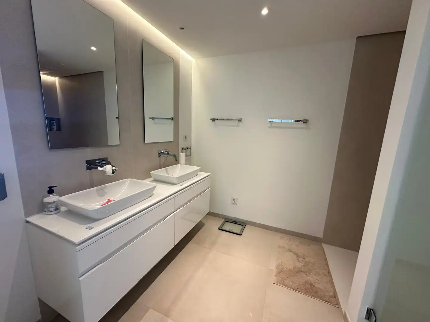 Baño de Apartamento de alquiler en Marbella con Aire acondicionado, Terraza y Piscina
